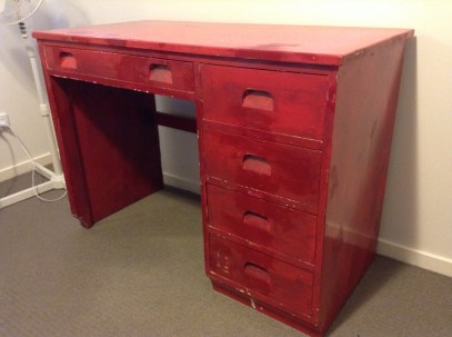 Clean desk. A good start.